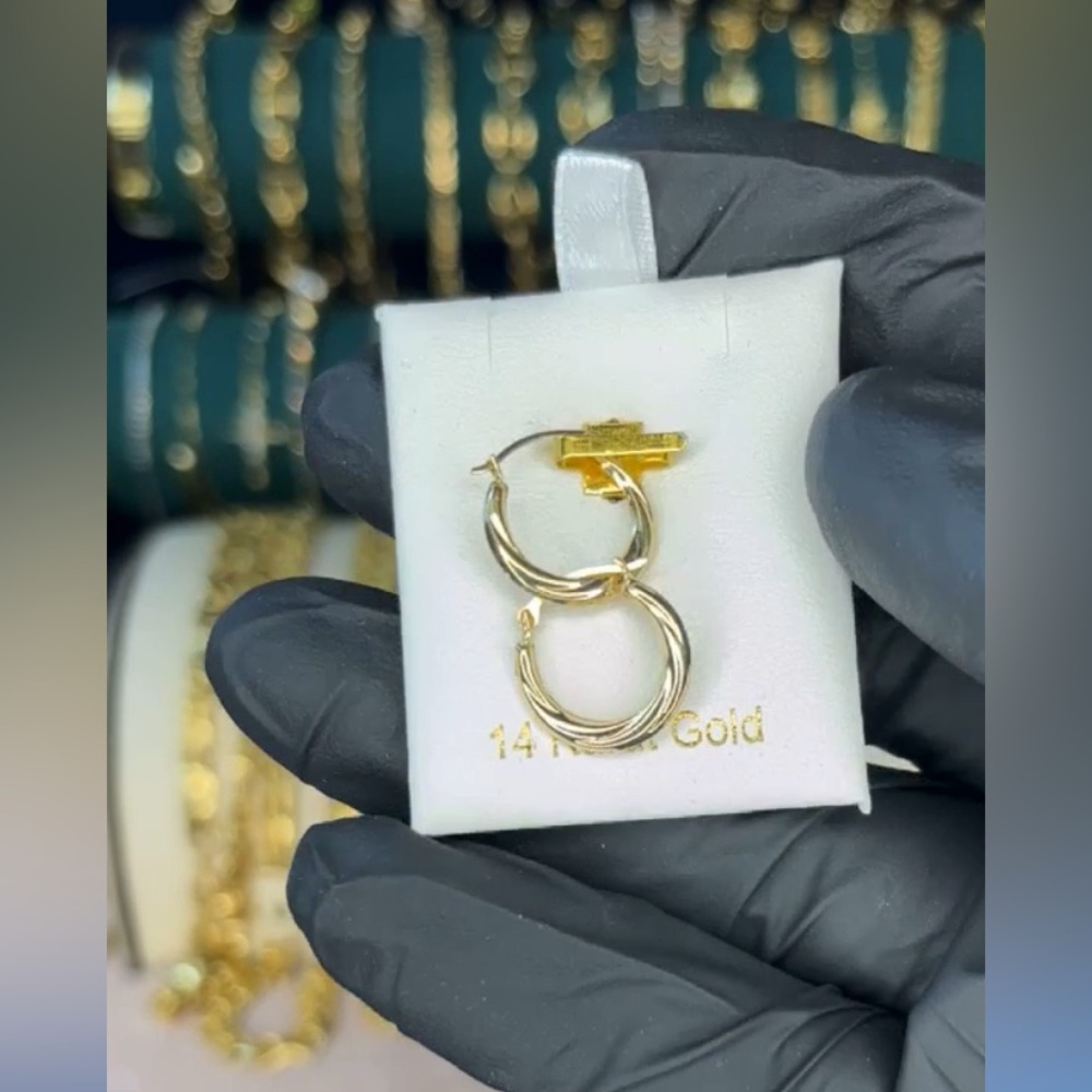 Elegant 14k Yellow Gold Hoop Earrings